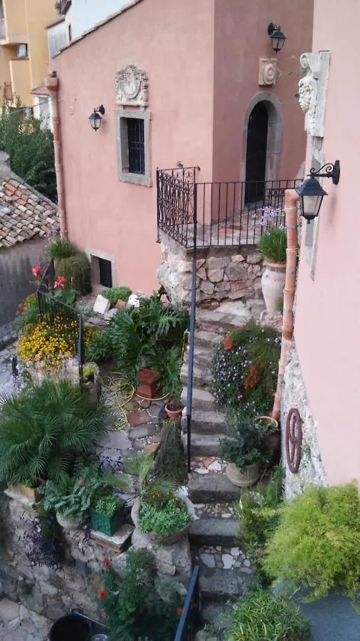 Casa Vacanza La Rocca Forza dʼAgro Italien