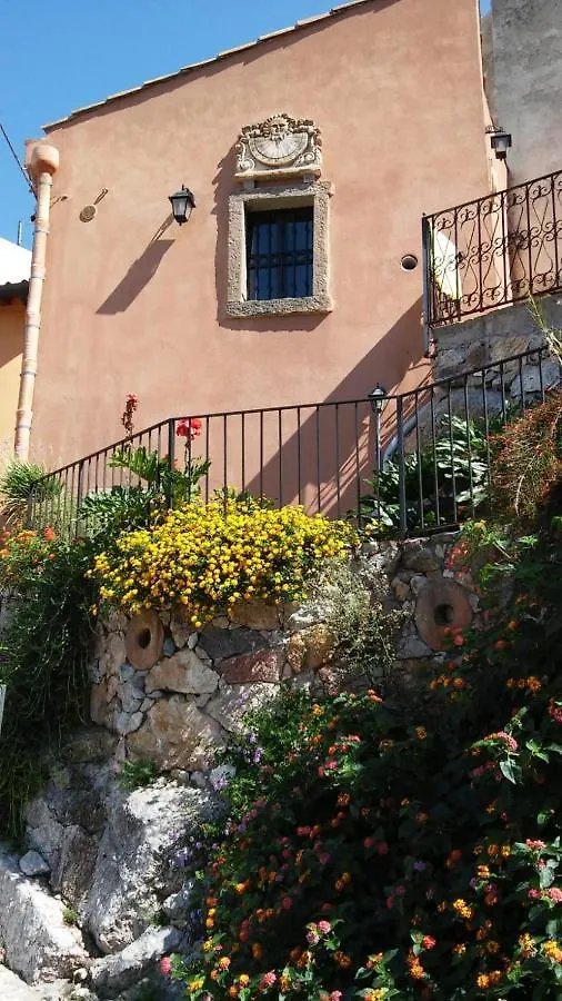 Casa Vacanza La Rocca Forza dʼAgro 0*,  Italien