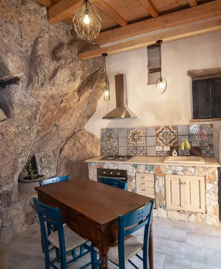 Casa Vacanza La Rocca Forza dʼAgro Ferienhaus