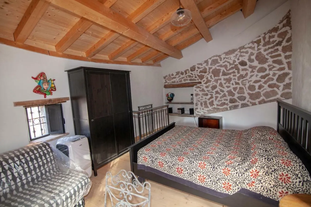 Casa Vacanza La Rocca Forza dʼAgro 0*,  Italien
