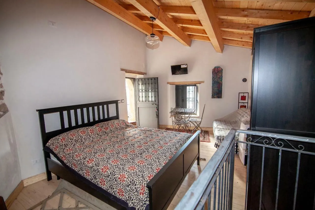 Casa Vacanza La Rocca Forza dʼAgro