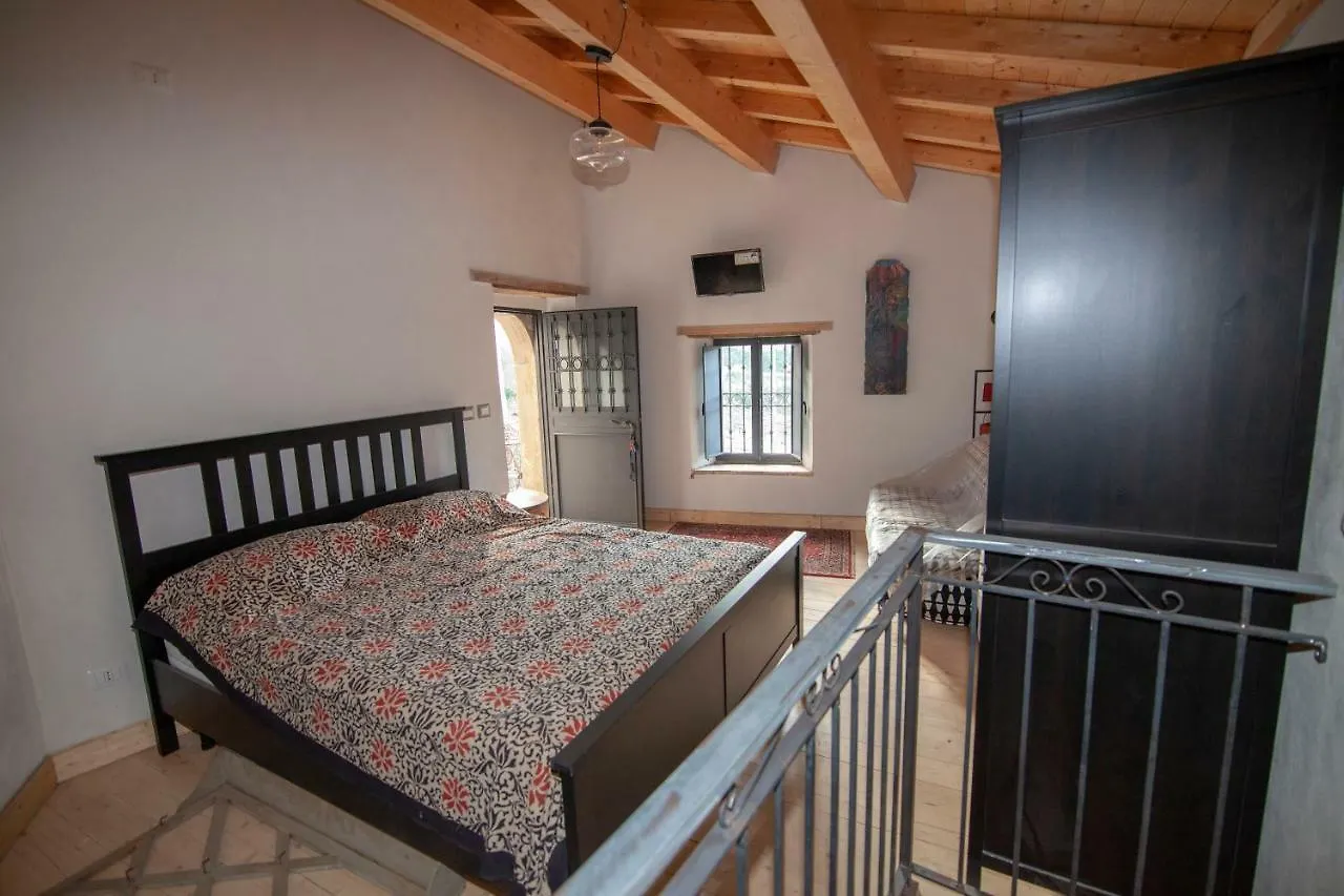 Casa Vacanza La Rocca Forza dʼAgro
