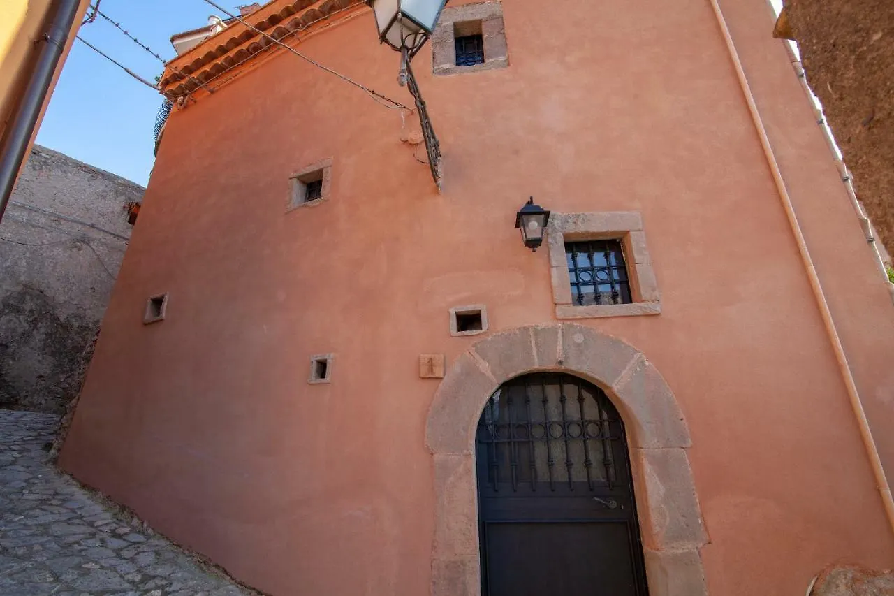 Casa Vacanza La Rocca Forza dʼAgro 0*,