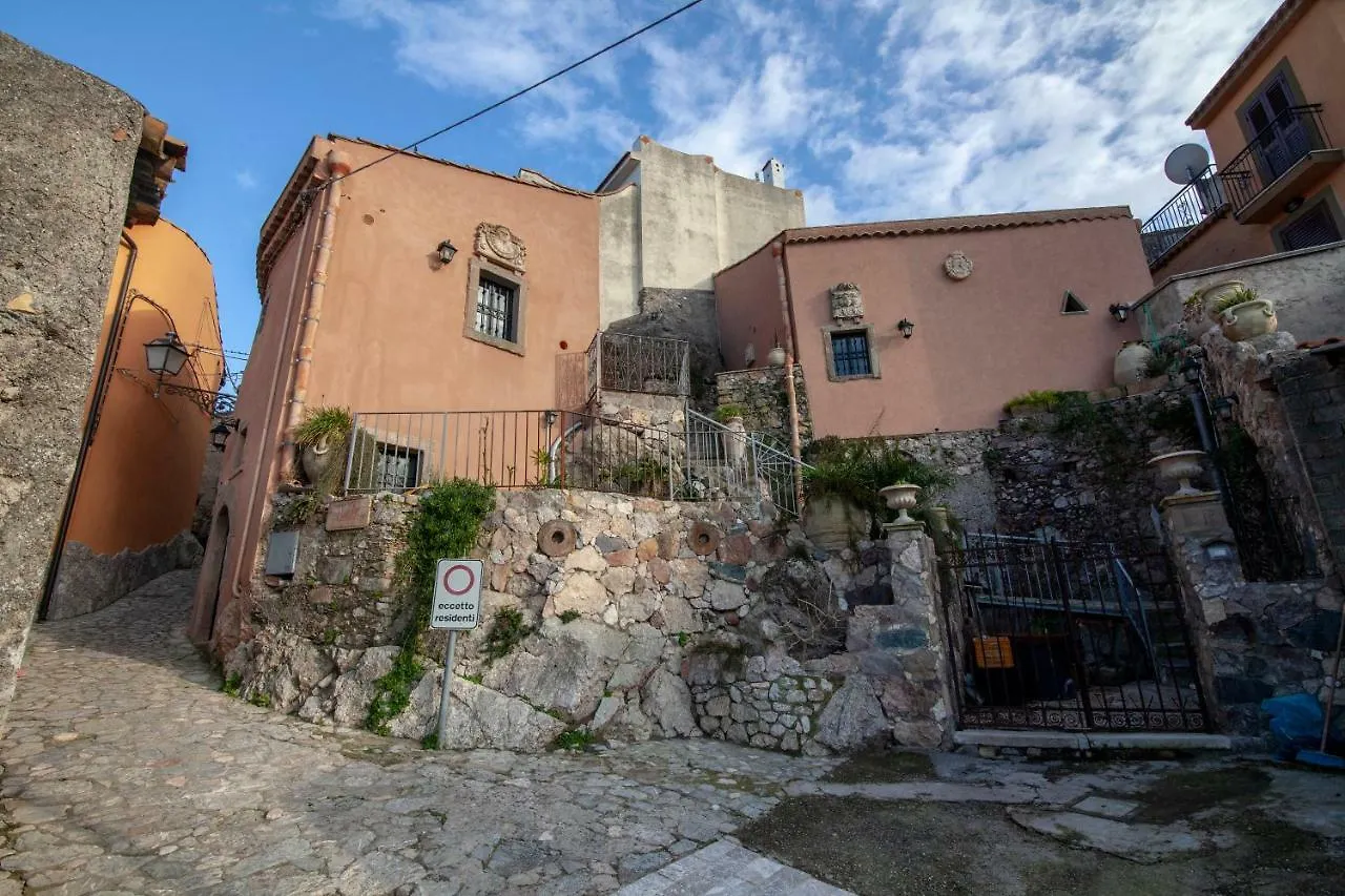 Casa vacanze Casa Vacanza La Rocca Forza dʼAgro Italia