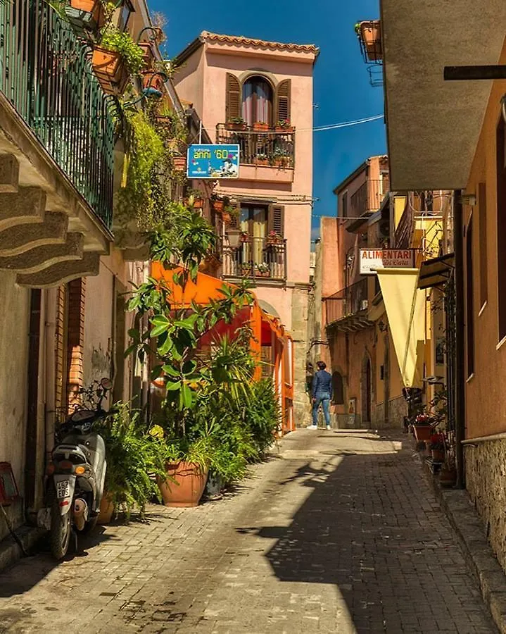 Casa Vacanza La Rocca Forza dʼAgro