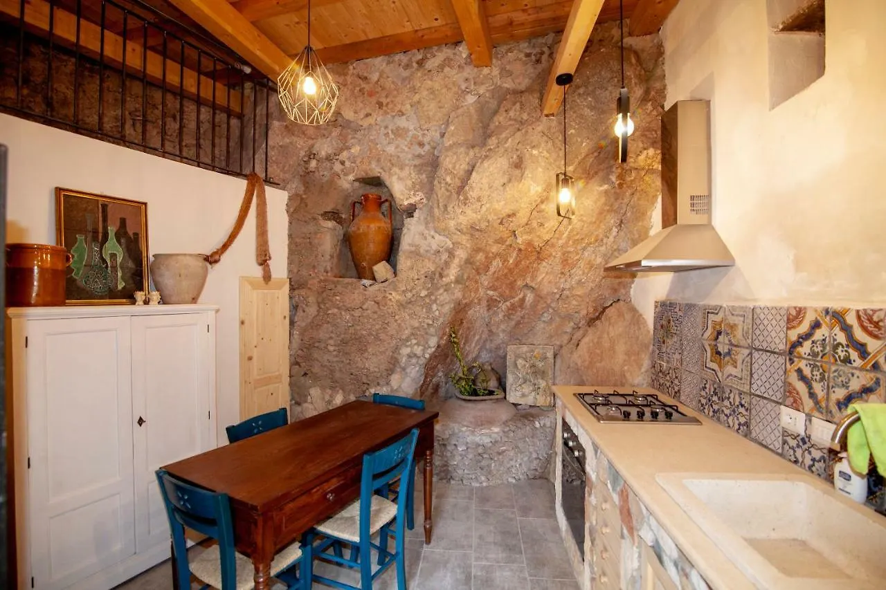 Casa Vacanza La Rocca Forza dʼAgro