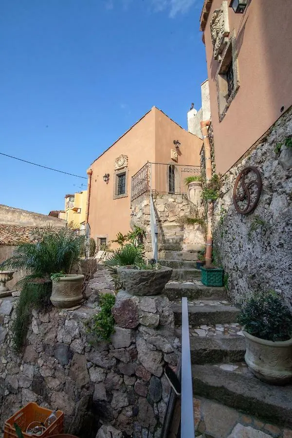 Casa Vacanza La Rocca Forza dʼAgro Italien